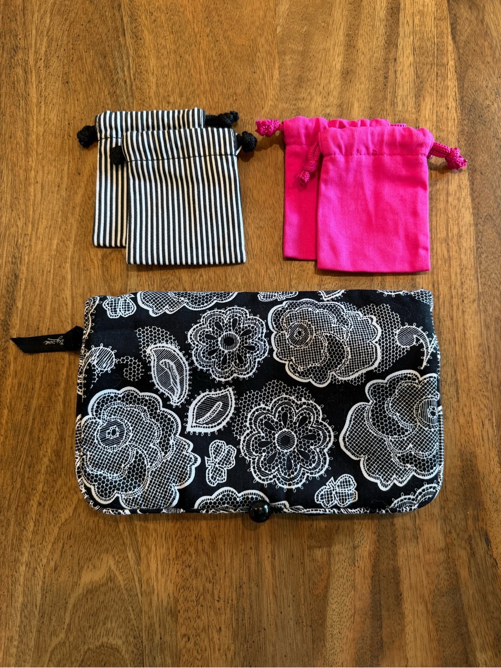NEW Thirty-One Botanical Lace Padded Travel Jewelry Roll with 4 Jewelry Pouches
